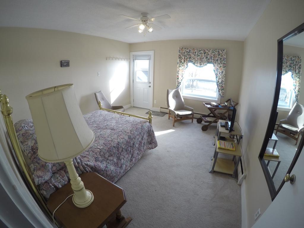 Admiral'S Quay Motel & Suites Saint-Jean Extérieur photo